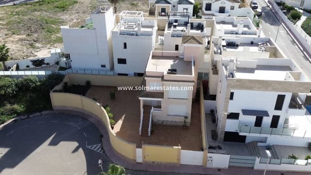 4 Zimmer Villa zu verkaufen in Villamartin, Orihuela - 285.000 € (Ref: 9414933)