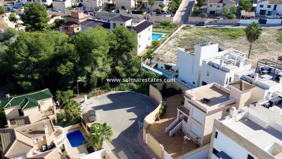 4 Zimmer Villa zu verkaufen in Villamartin - 285.000 € (Ref: 9414933)
