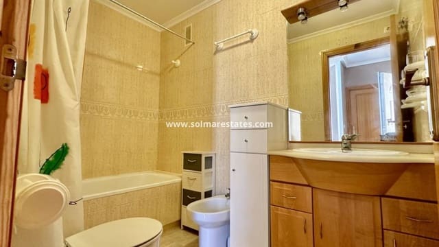 3 soverom Kjedet enebolig til salgs i Playa Flamenca, Orihuela med svømmebasseng - € 289 000 (Ref: 9414934)