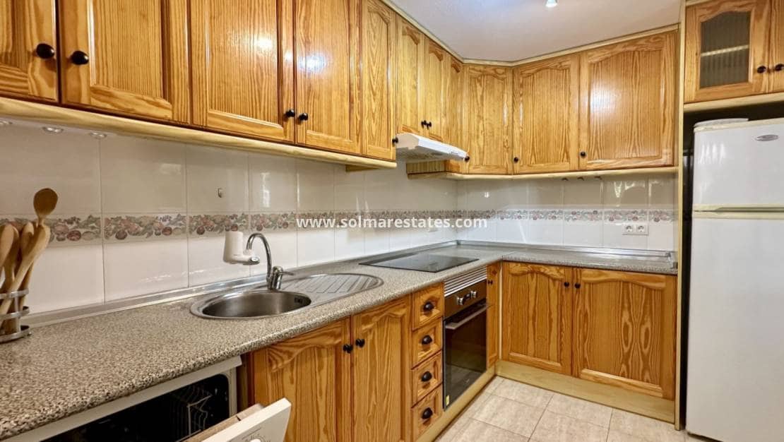 3 soverom Kjedet enebolig til salgs i Playa Flamenca med svømmebasseng - € 289 000 (Ref: 9414934)