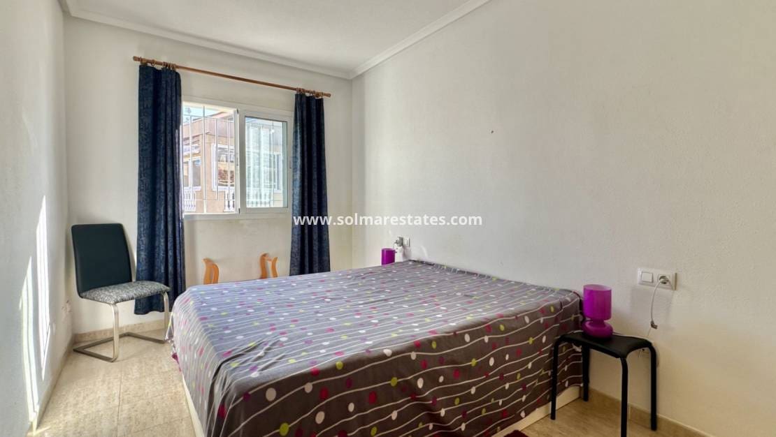 3 soverom Kjedet enebolig til salgs i Playa Flamenca med svømmebasseng - € 289 000 (Ref: 9414934)