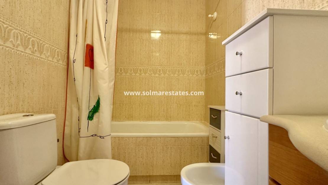 3 soverom Kjedet enebolig til salgs i Playa Flamenca med svømmebasseng - € 289 000 (Ref: 9414934)