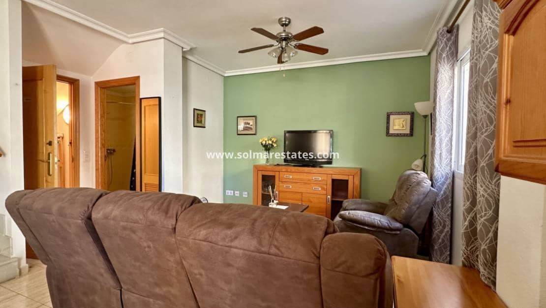 3 soverom Kjedet enebolig til salgs i Playa Flamenca med svømmebasseng - € 289 000 (Ref: 9414934)