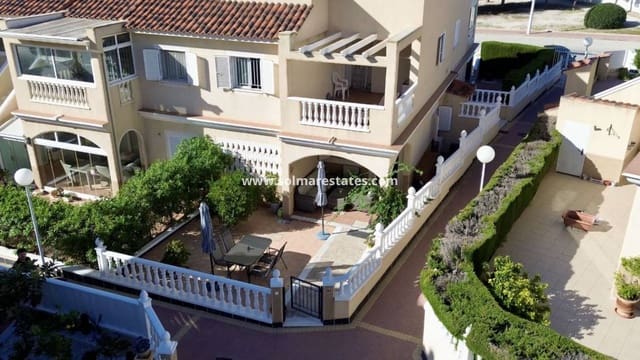 3 soverom Kjedet enebolig til salgs i Playa Flamenca, Orihuela med svømmebasseng - € 289 000 (Ref: 9414934)