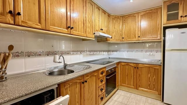 3 soverom Kjedet enebolig til salgs i Playa Flamenca, Orihuela med svømmebasseng - € 289 000 (Ref: 9414934)