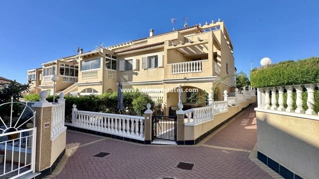 3 soverom Kjedet enebolig til salgs i Playa Flamenca, Orihuela med svømmebasseng - € 289 000 (Ref: 9414934)