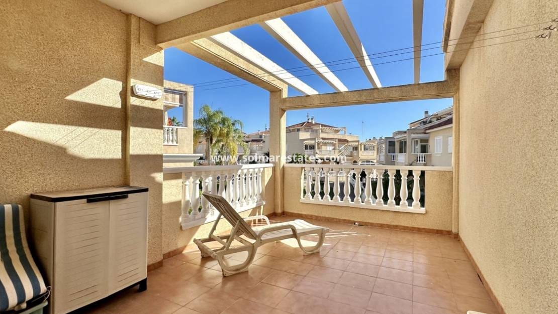 3 soverom Kjedet enebolig til salgs i Playa Flamenca med svømmebasseng - € 289 000 (Ref: 9414934)
