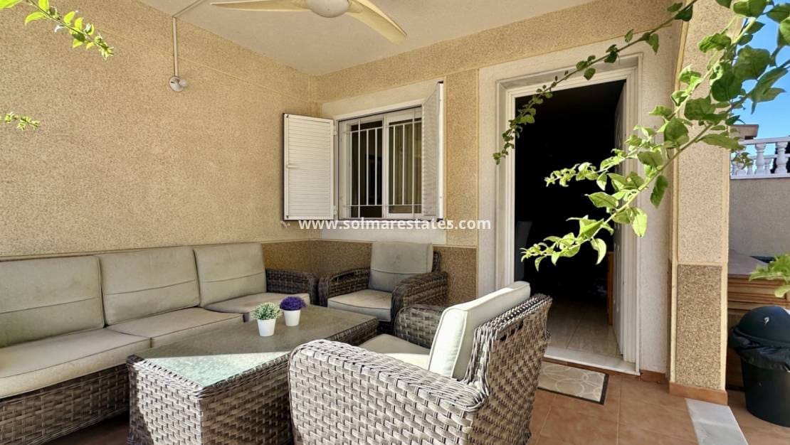 3 soverom Kjedet enebolig til salgs i Playa Flamenca med svømmebasseng - € 289 000 (Ref: 9414934)