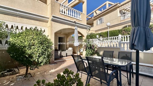3 soverom Kjedet enebolig til salgs i Playa Flamenca, Orihuela med svømmebasseng - € 289 000 (Ref: 9414934)