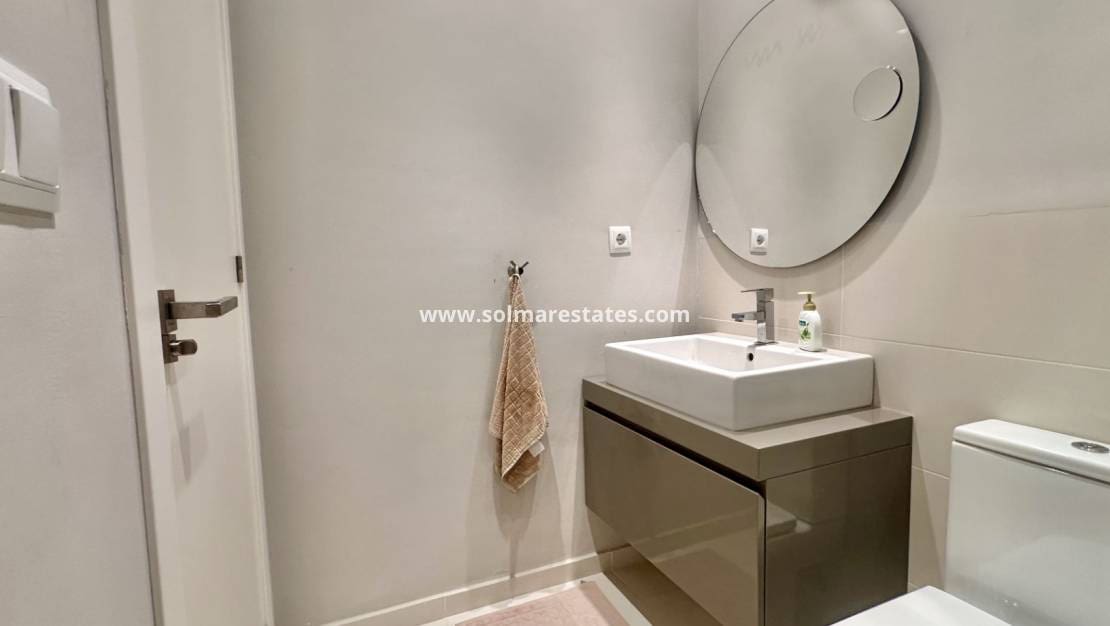 2 quarto Apartamento para venda em Villamartin com piscina - 260 000 € (Ref: 9414936)