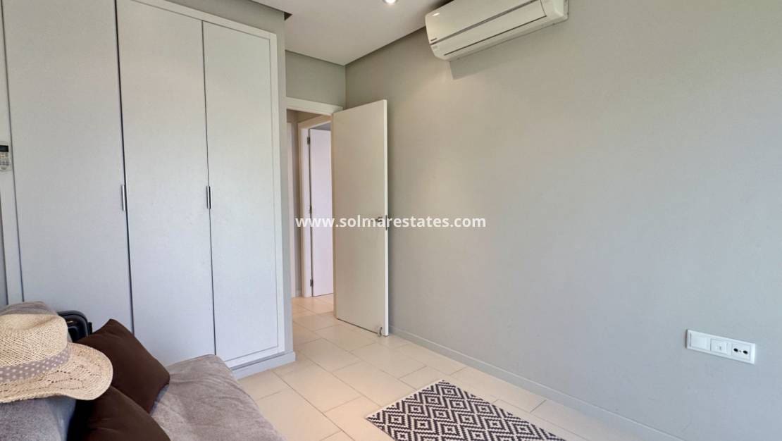 2 quarto Apartamento para venda em Villamartin com piscina - 260 000 € (Ref: 9414936)