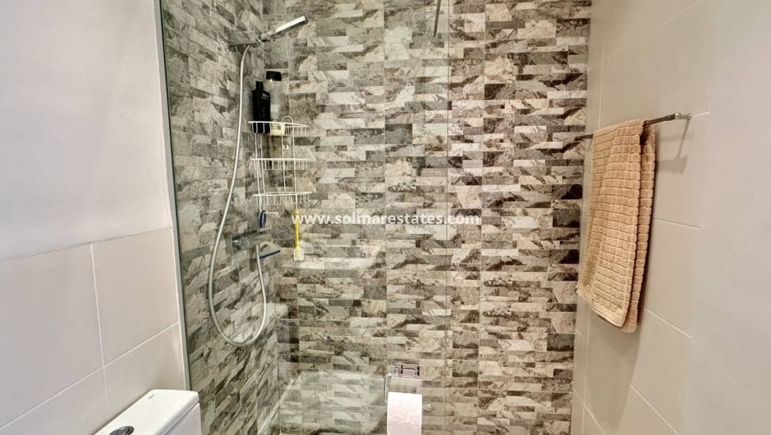 2 quarto Apartamento para venda em Villamartin com piscina - 260 000 € (Ref: 9414936)