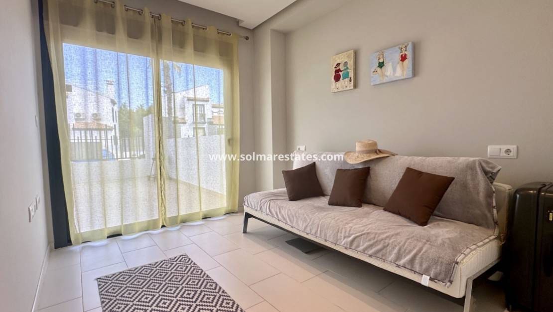 2 quarto Apartamento para venda em Villamartin com piscina - 260 000 € (Ref: 9414936)