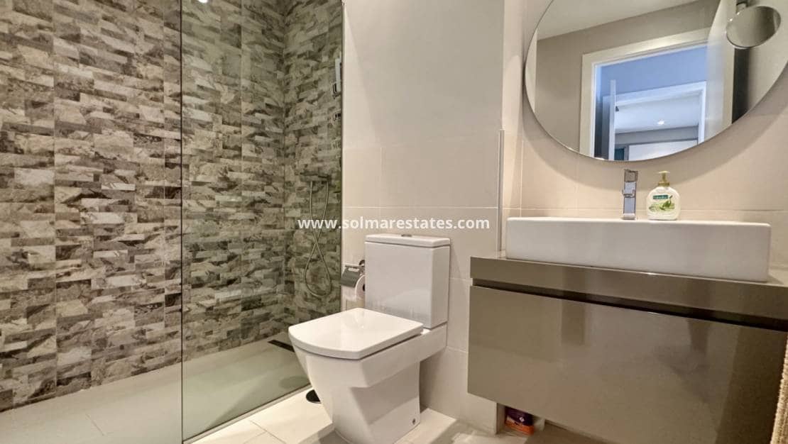 2 quarto Apartamento para venda em Villamartin com piscina - 260 000 € (Ref: 9414936)