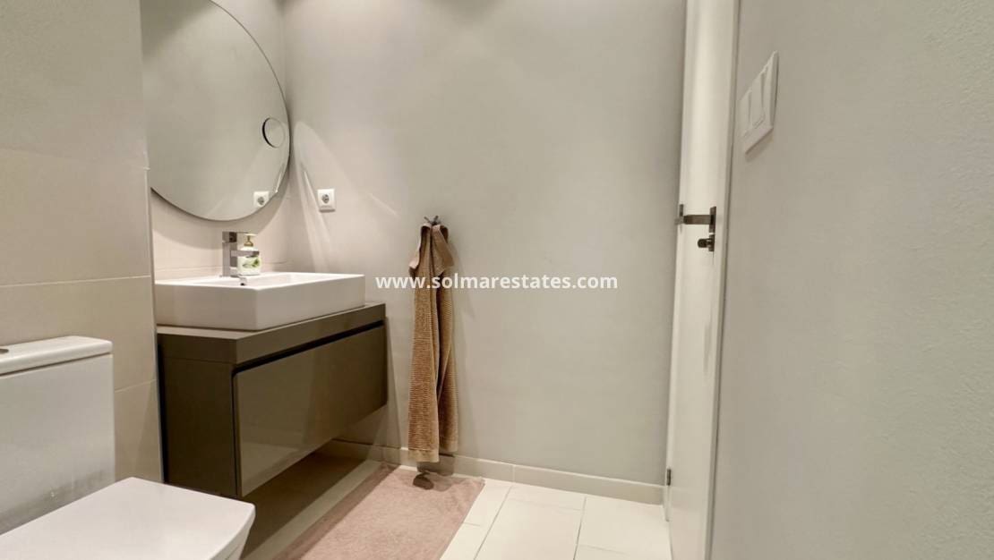 2 quarto Apartamento para venda em Villamartin com piscina - 260 000 € (Ref: 9414936)