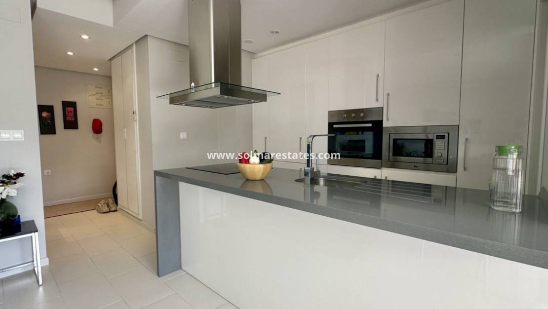 2 quarto Apartamento para venda em Villamartin com piscina - 260 000 € (Ref: 9414936)