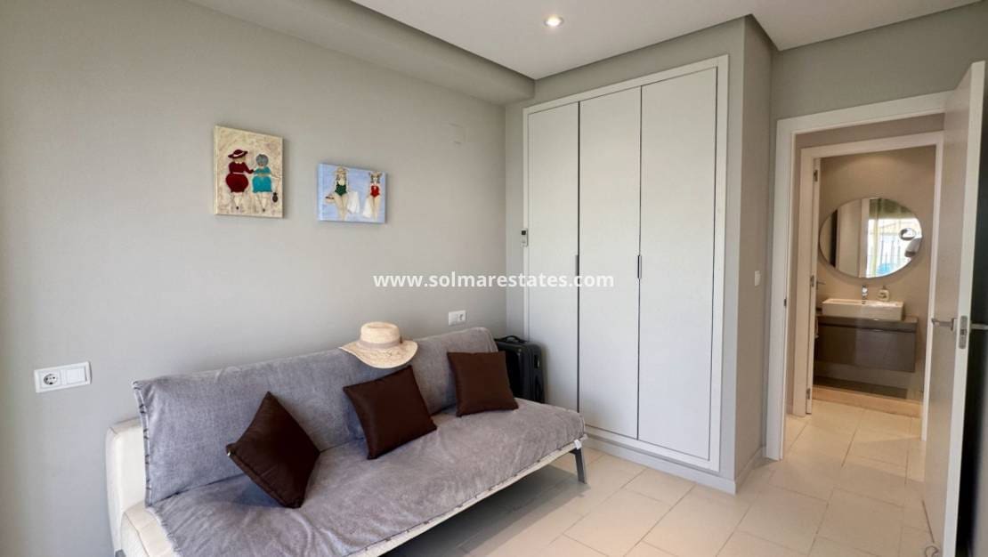 2 quarto Apartamento para venda em Villamartin com piscina - 260 000 € (Ref: 9414936)