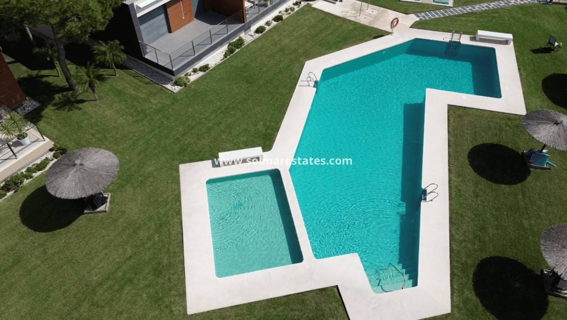 2 quarto Apartamento para venda em Villamartin com piscina - 260 000 € (Ref: 9414936)