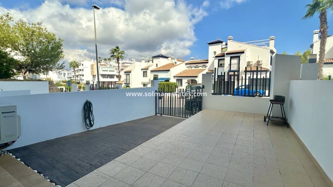 2 quarto Apartamento para venda em Villamartin com piscina - 260 000 € (Ref: 9414936)