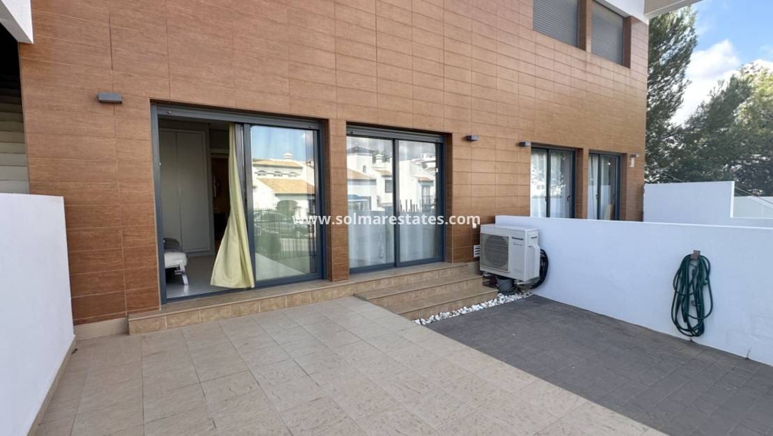 2 quarto Apartamento para venda em Villamartin com piscina - 260 000 € (Ref: 9414936)