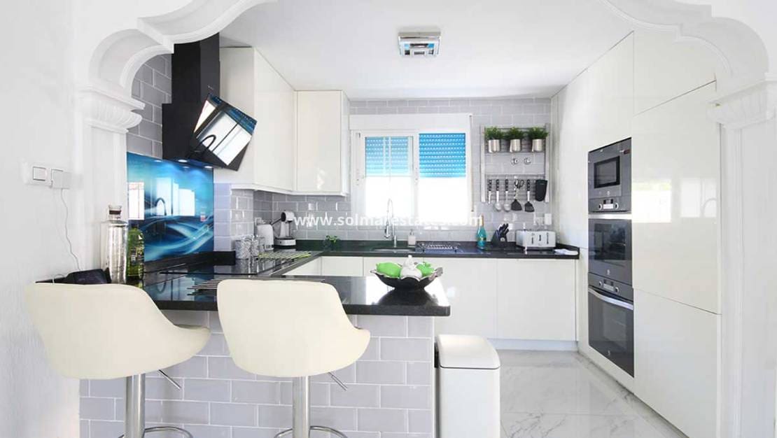 3 bedroom Villa for sale in Villamartin with pool - € 489,900 (Ref: 9416082)