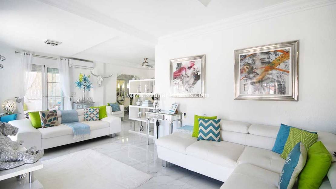 3 bedroom Villa for sale in Villamartin with pool - € 489,900 (Ref: 9416082)