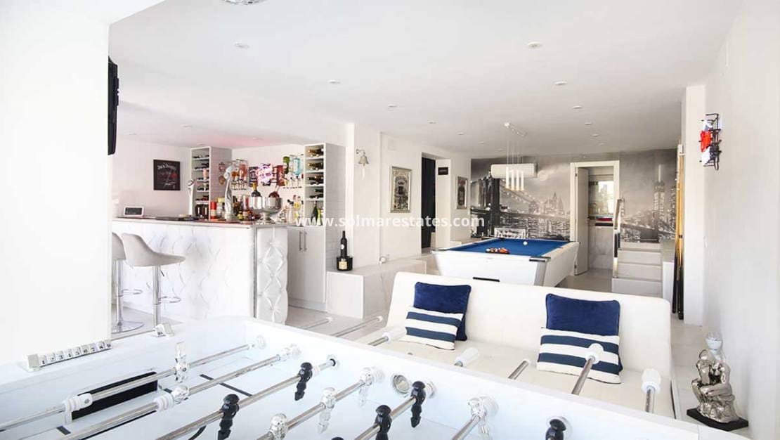 3 bedroom Villa for sale in Villamartin with pool - € 489,900 (Ref: 9416082)