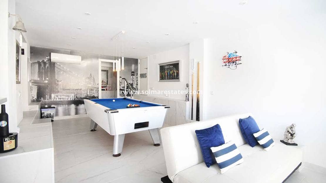 3 bedroom Villa for sale in Villamartin with pool - € 489,900 (Ref: 9416082)