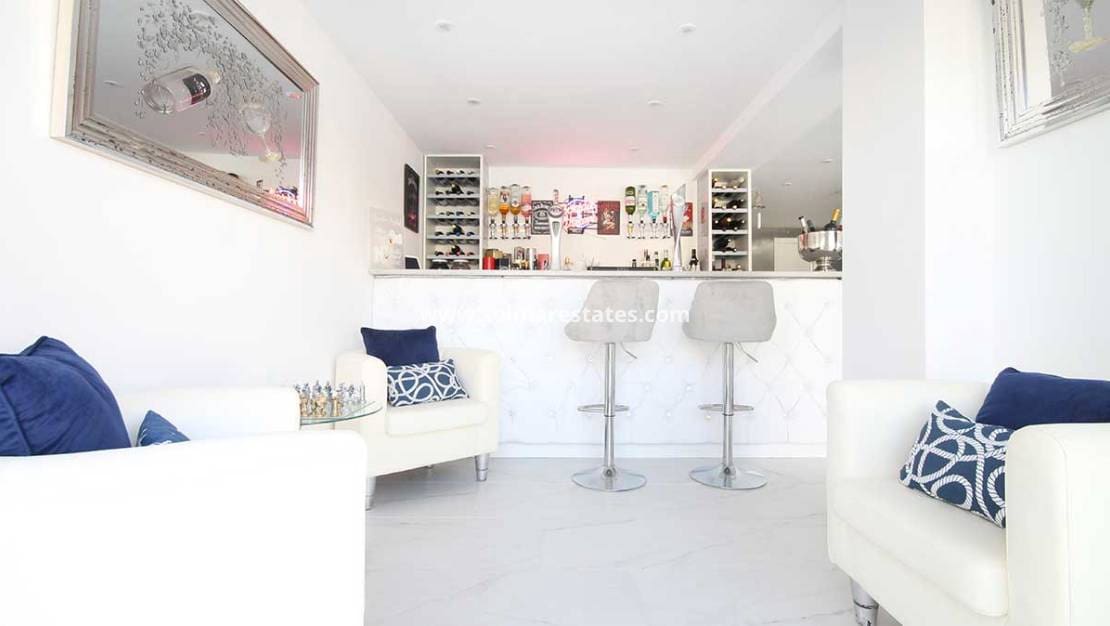 3 bedroom Villa for sale in Villamartin with pool - € 489,900 (Ref: 9416082)