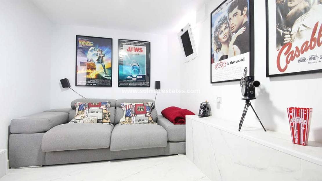 3 bedroom Villa for sale in Villamartin with pool - € 489,900 (Ref: 9416082)