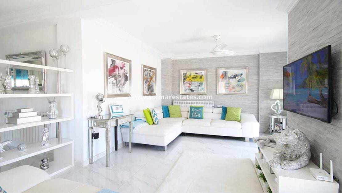 3 bedroom Villa for sale in Villamartin with pool - € 489,900 (Ref: 9416082)