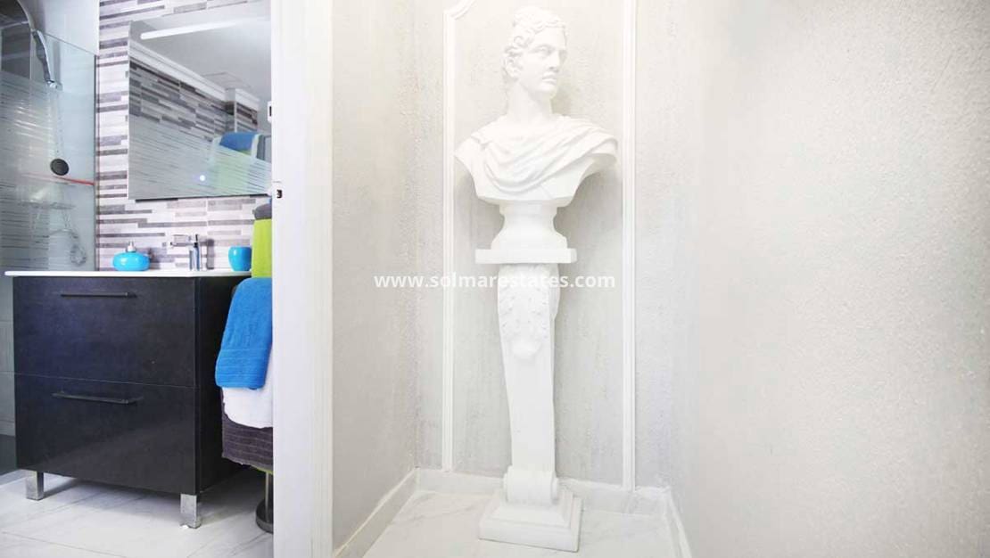 3 bedroom Villa for sale in Villamartin with pool - € 489,900 (Ref: 9416082)