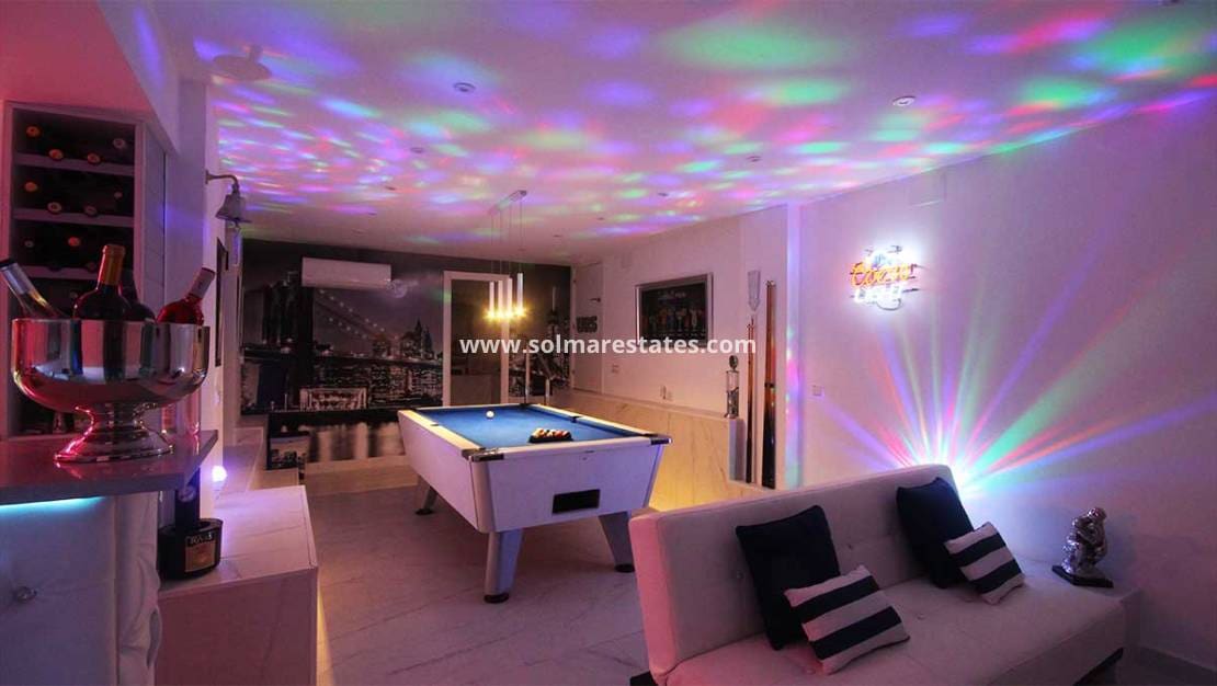 3 bedroom Villa for sale in Villamartin with pool - € 489,900 (Ref: 9416082)