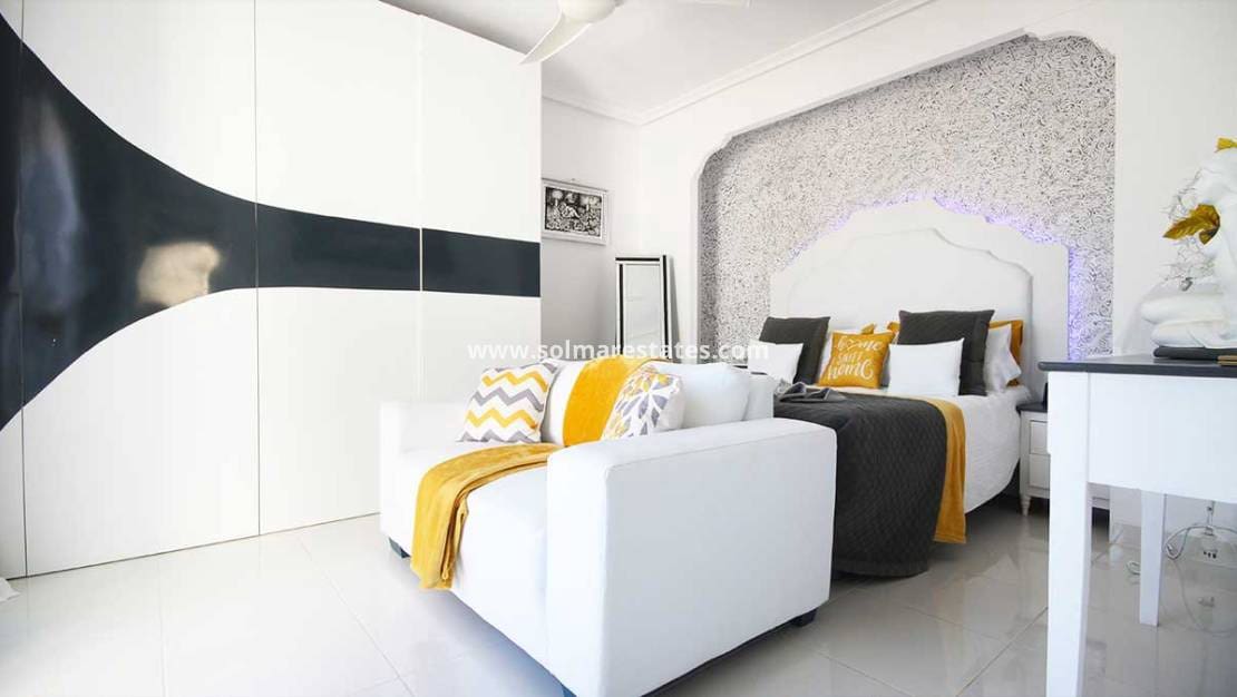 3 bedroom Villa for sale in Villamartin with pool - € 489,900 (Ref: 9416082)