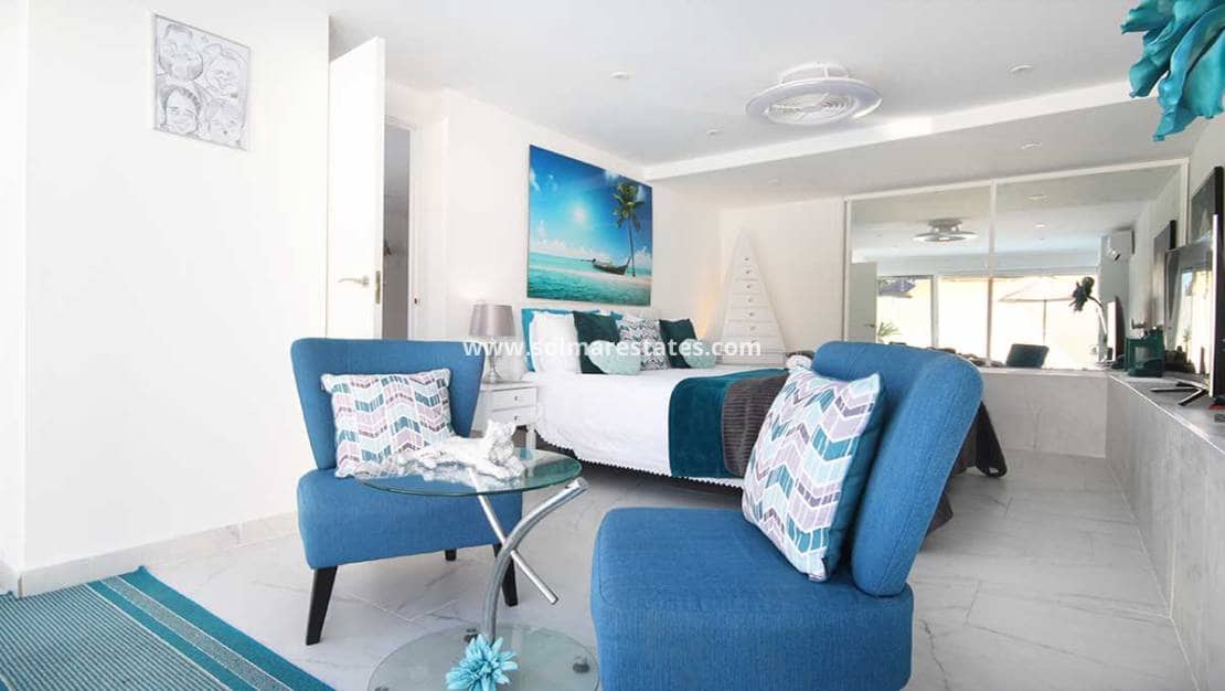 3 bedroom Villa for sale in Villamartin with pool - € 489,900 (Ref: 9416082)