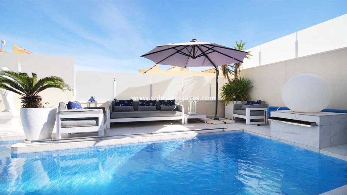 3 bedroom Villa for sale in Villamartin with pool - € 489,900 (Ref: 9416082)