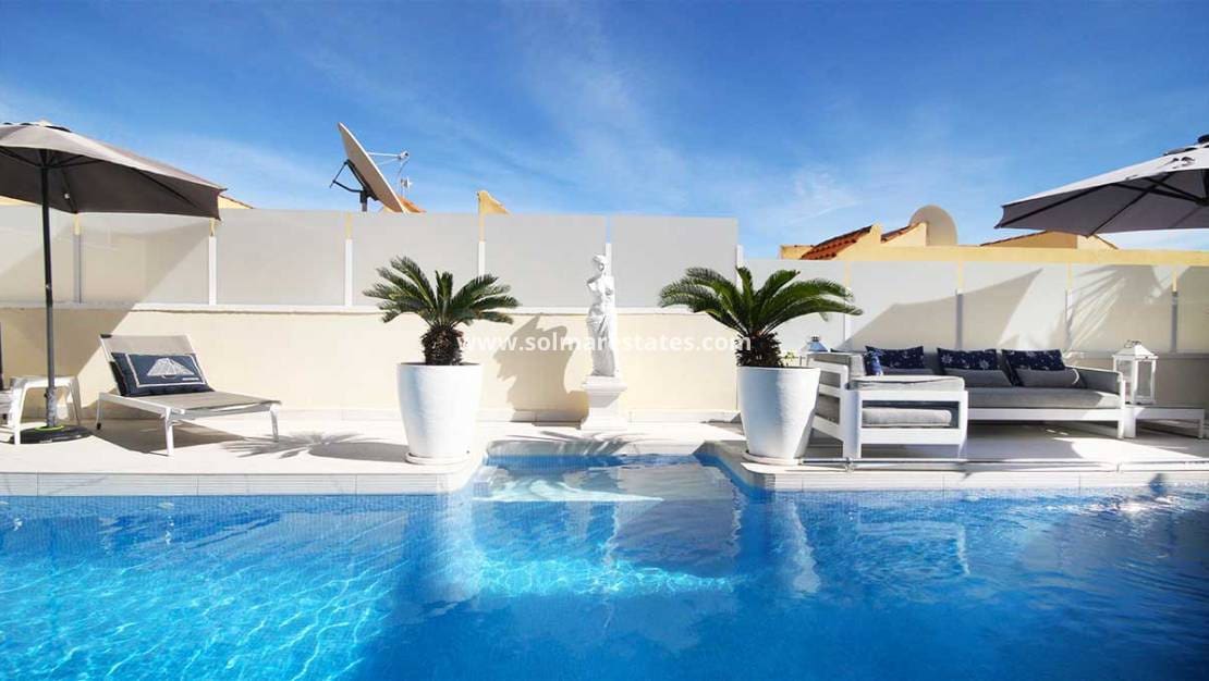 3 bedroom Villa for sale in Villamartin with pool - € 489,900 (Ref: 9416082)