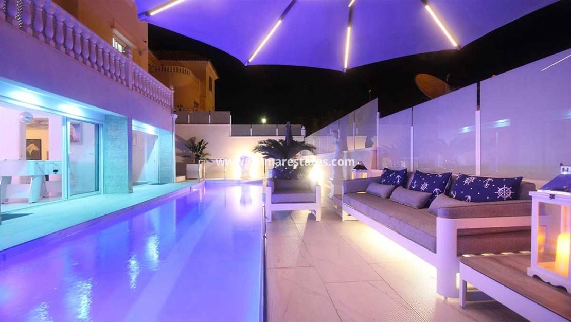 3 bedroom Villa for sale in Villamartin with pool - € 489,900 (Ref: 9416082)