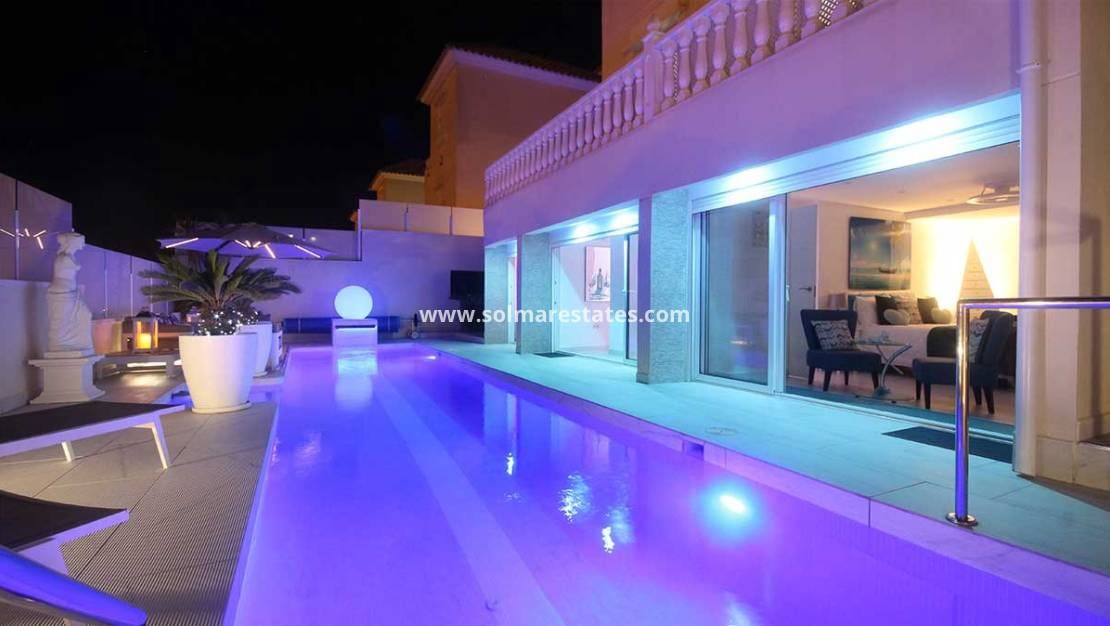 3 bedroom Villa for sale in Villamartin with pool - € 489,900 (Ref: 9416082)