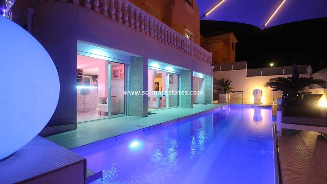 3 bedroom Villa for sale in Villamartin with pool - € 489,900 (Ref: 9416082)