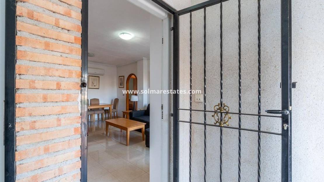 2 slaapkamer Appartement te koop in Cabo Roig met zwembad - € 140.000 (Ref: 9421497)