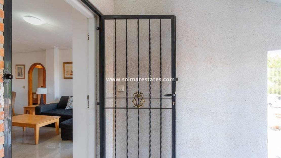 2 slaapkamer Appartement te koop in Cabo Roig met zwembad - € 140.000 (Ref: 9421497)