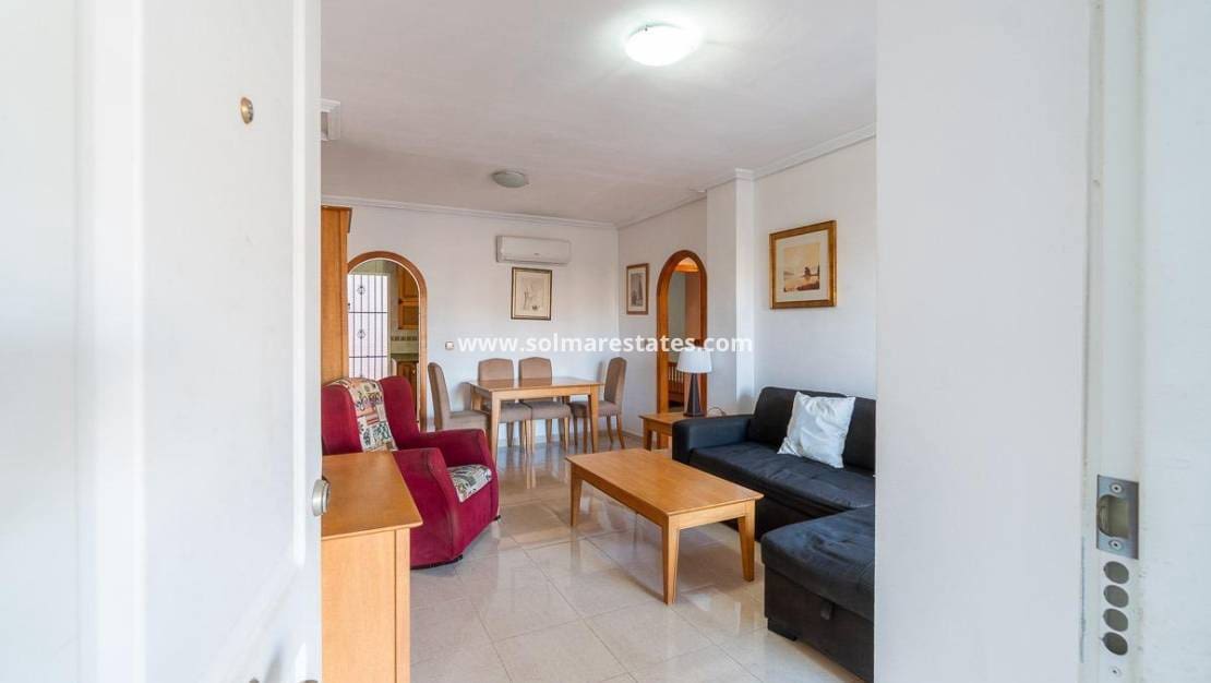 2 slaapkamer Appartement te koop in Cabo Roig met zwembad - € 140.000 (Ref: 9421497)