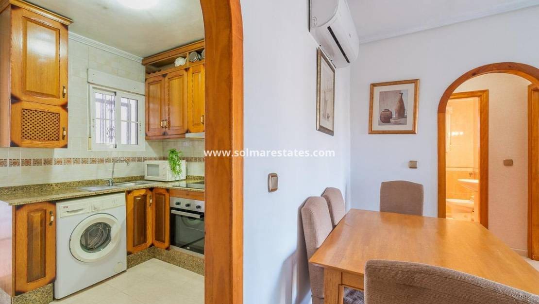 2 slaapkamer Appartement te koop in Cabo Roig met zwembad - € 140.000 (Ref: 9421497)