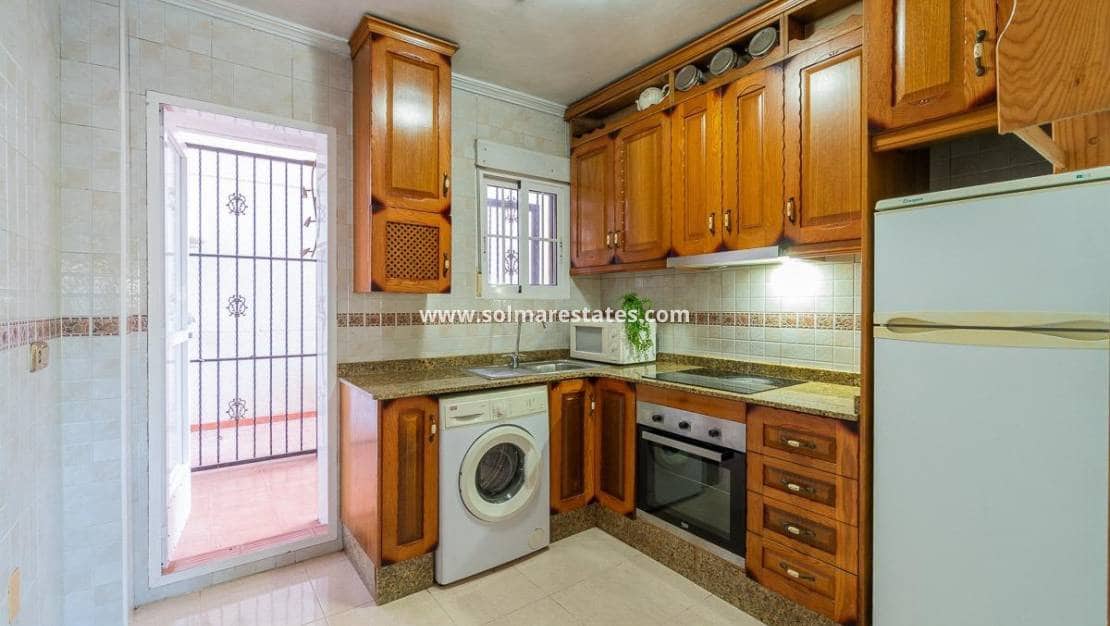 2 slaapkamer Appartement te koop in Cabo Roig met zwembad - € 140.000 (Ref: 9421497)