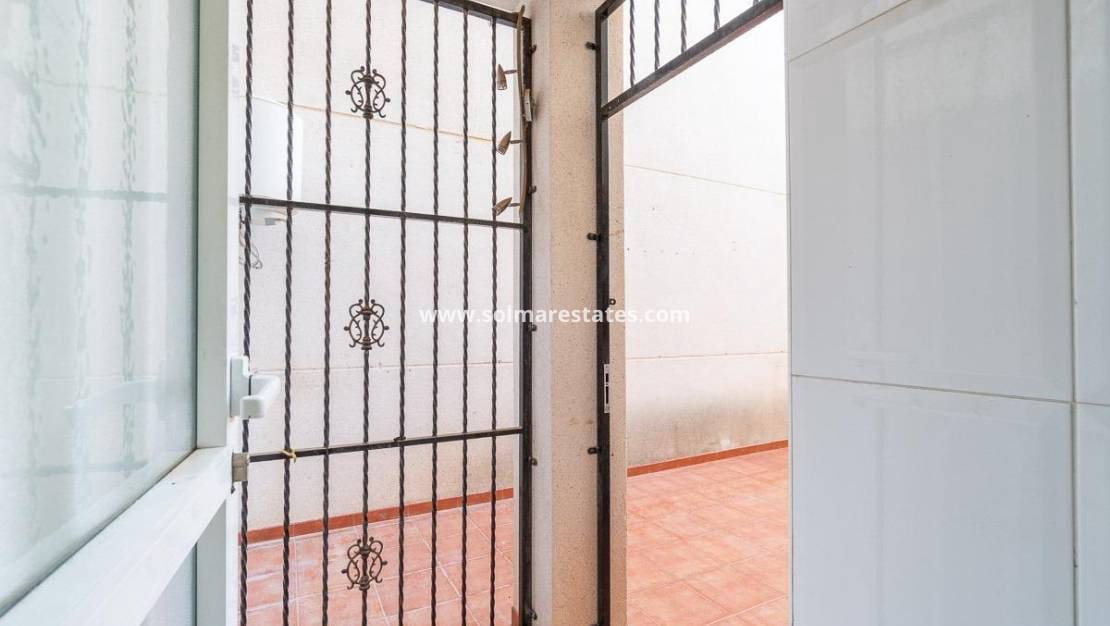 2 slaapkamer Appartement te koop in Cabo Roig met zwembad - € 140.000 (Ref: 9421497)