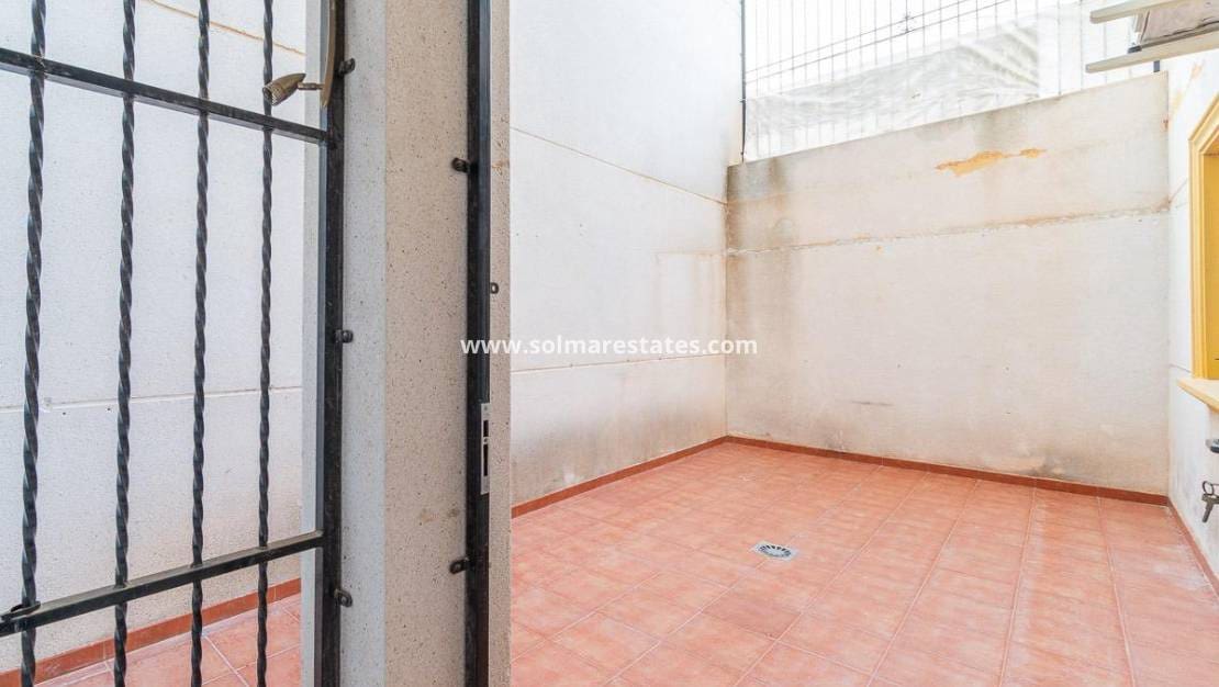 2 slaapkamer Appartement te koop in Cabo Roig met zwembad - € 140.000 (Ref: 9421497)