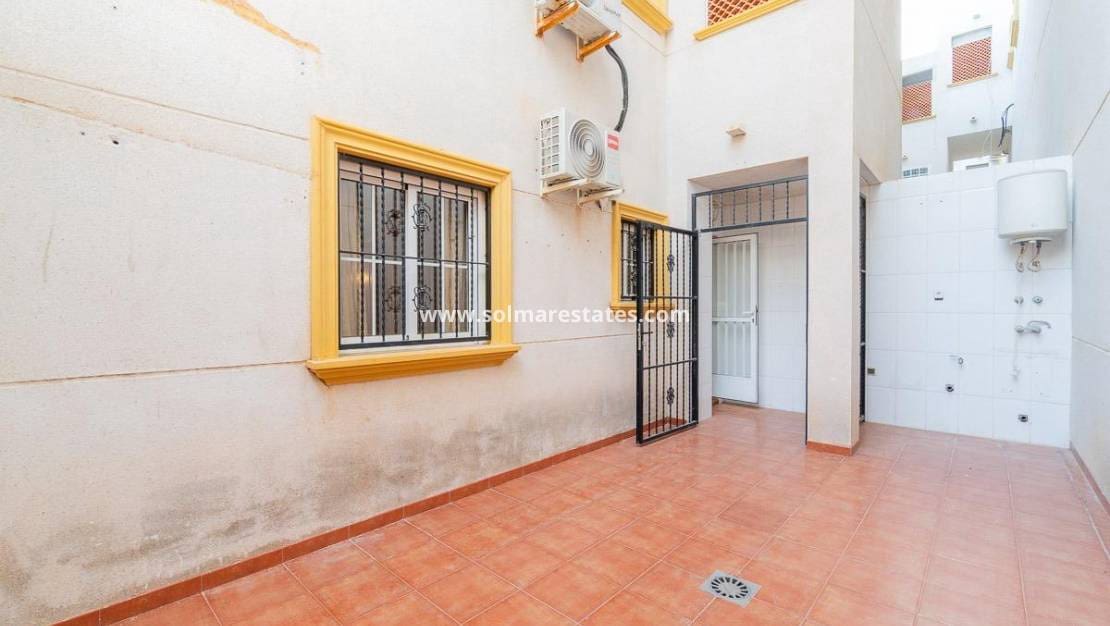 2 slaapkamer Appartement te koop in Cabo Roig met zwembad - € 140.000 (Ref: 9421497)