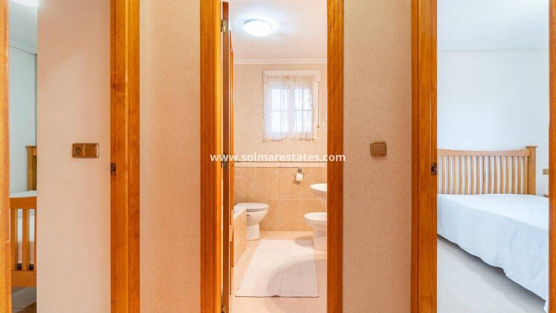 2 slaapkamer Appartement te koop in Cabo Roig met zwembad - € 140.000 (Ref: 9421497)