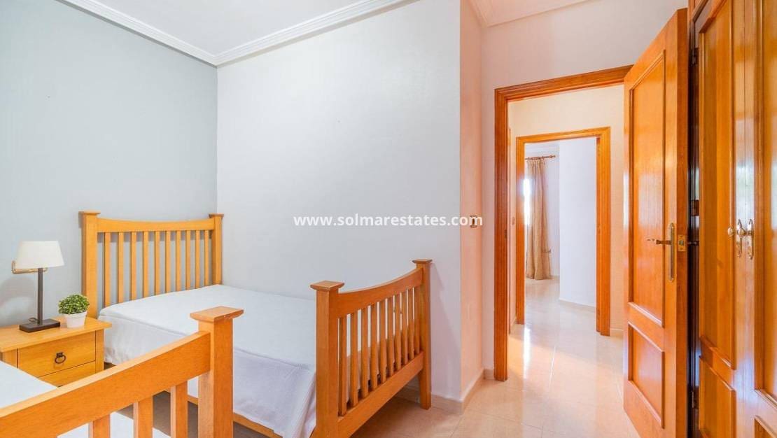 2 slaapkamer Appartement te koop in Cabo Roig met zwembad - € 140.000 (Ref: 9421497)